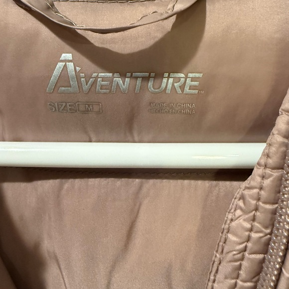 Stylish Women's Puffer Jacket in Soft Pink - Picture 3 of 4